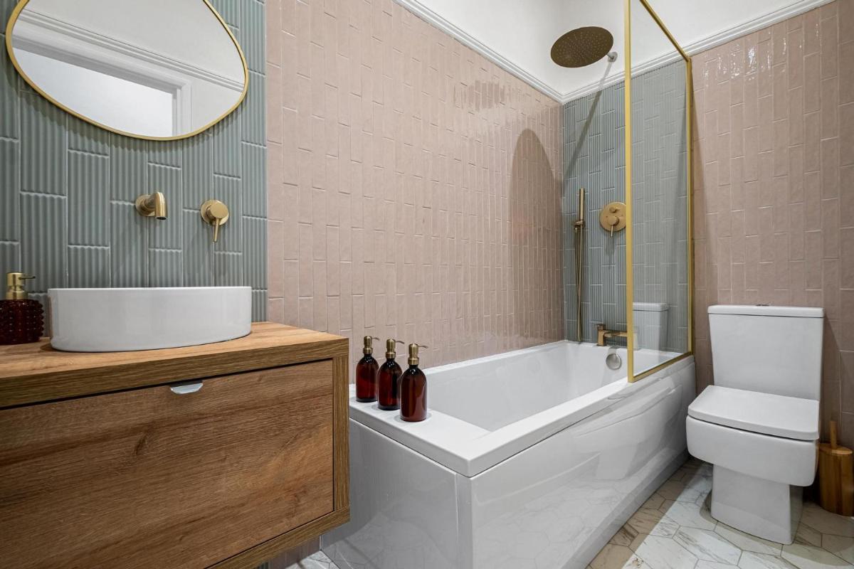 Suitetrails - Stylish 1 Bed City Centre Apartment (Sleeps 4)