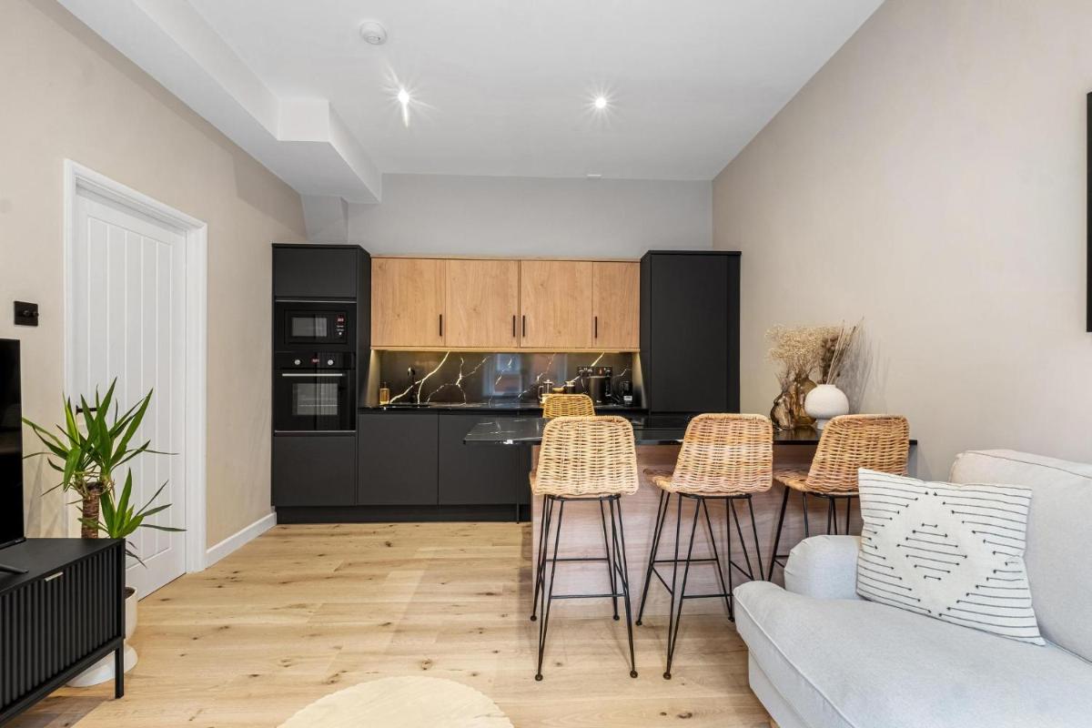 Suitetrails - Stylish 1 Bed City Centre Apartment (Sleeps 4)