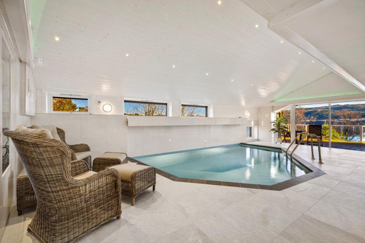 Suitetrails - Villa Arboretet - Seaside villa with private pool & infrared sauna in the heart of Arboretet, Bergen