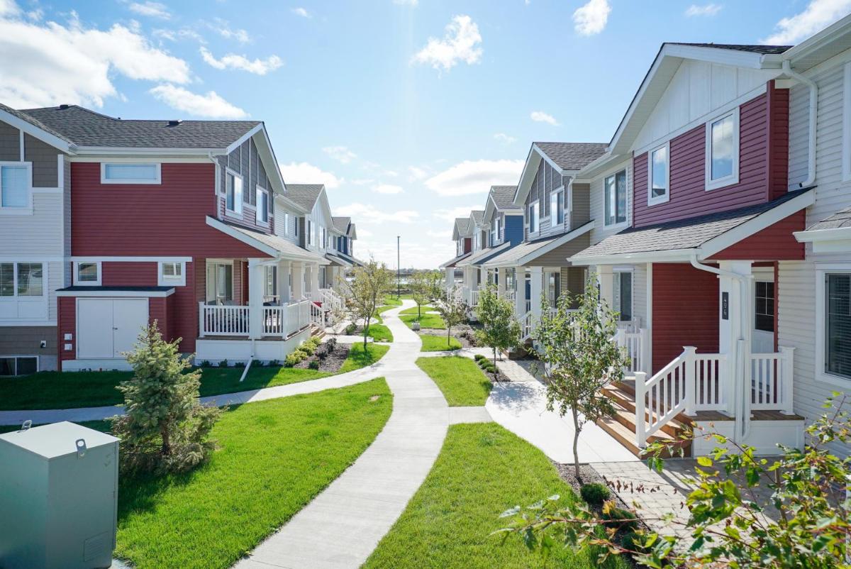 Gorgeous 4 Bedroom Townhouse in South Winnipeg - Housity