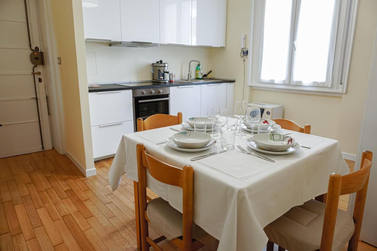 Suitetrails - Easy Room Italy Balcony