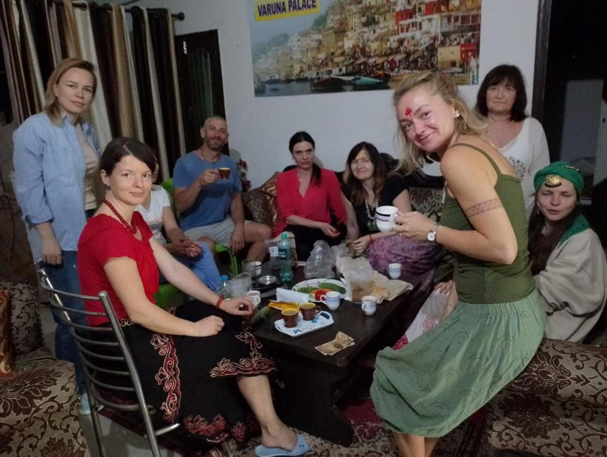 Suitetrails - Varuna Palace-Fully Vaccinated Staff