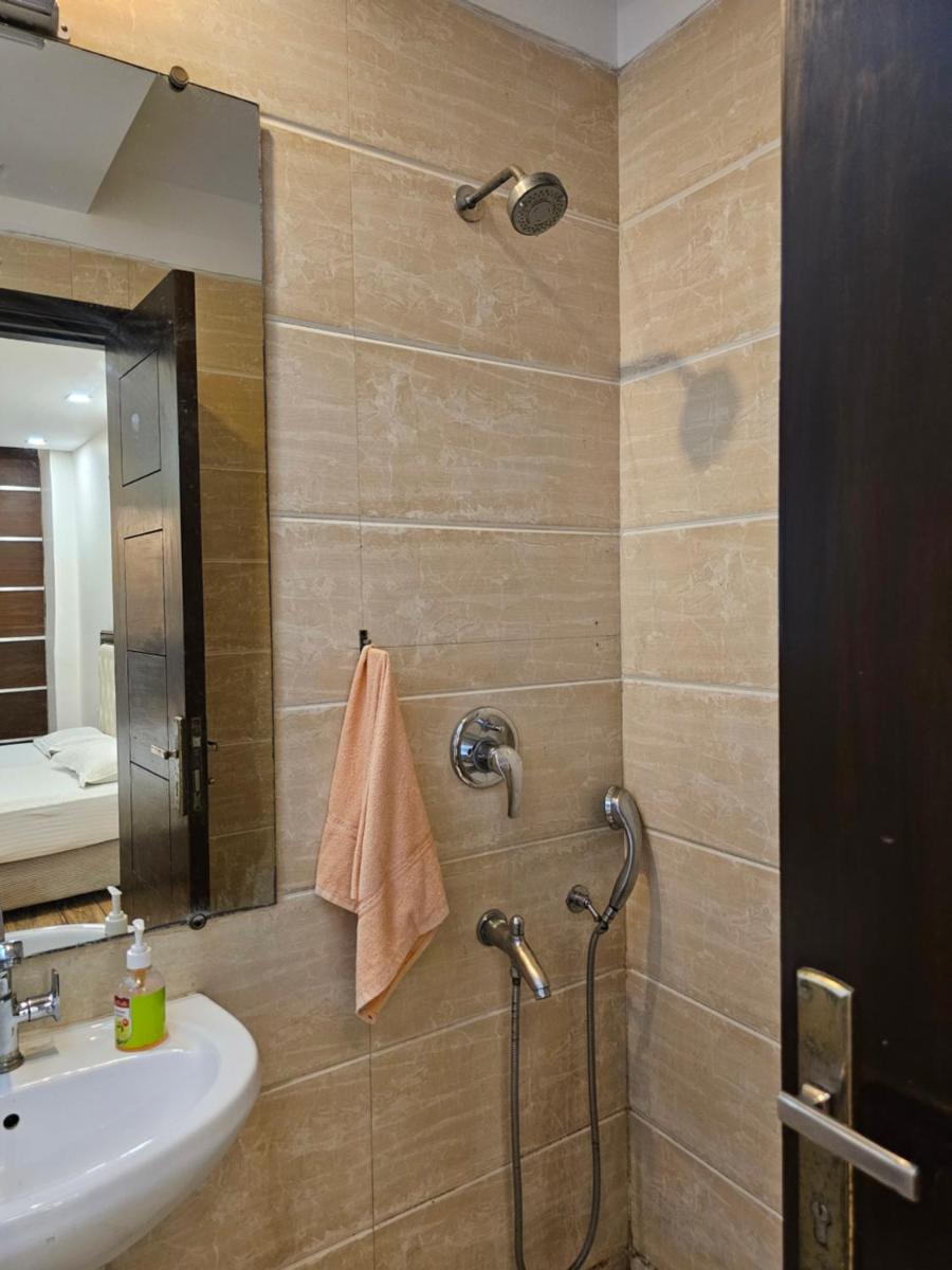Suitetrails - Palatial 3bhk apartment!Greater kailash 1