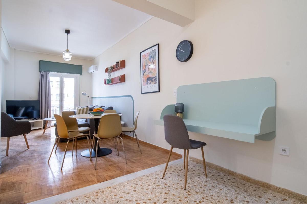 Suitetrails - Mar25 by Smart Cozy Suites - In the heart of Athens - 9 minutes from metro - Available 24hr