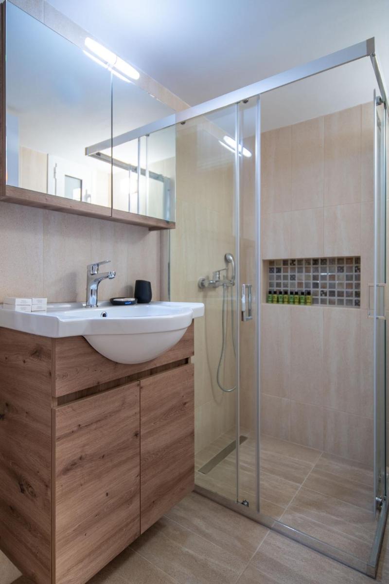 Suitetrails - Mar25 by Smart Cozy Suites - In the heart of Athens - 9 minutes from metro - Available 24hr