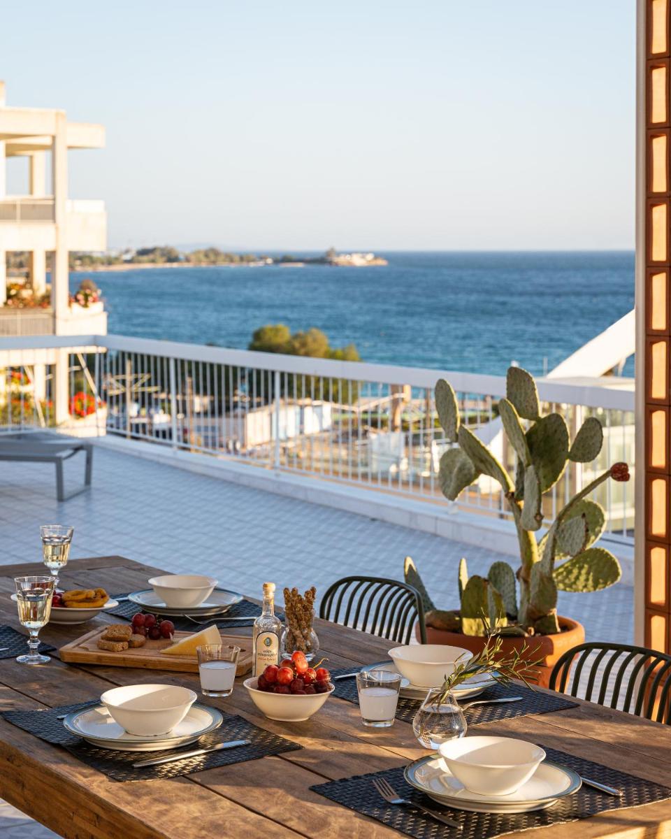 Suitetrails - Sea View Beach Penthouse - Athens Coast