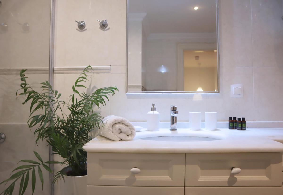 Suitetrails - "San Giacomo Square Apt." in the heart of old town