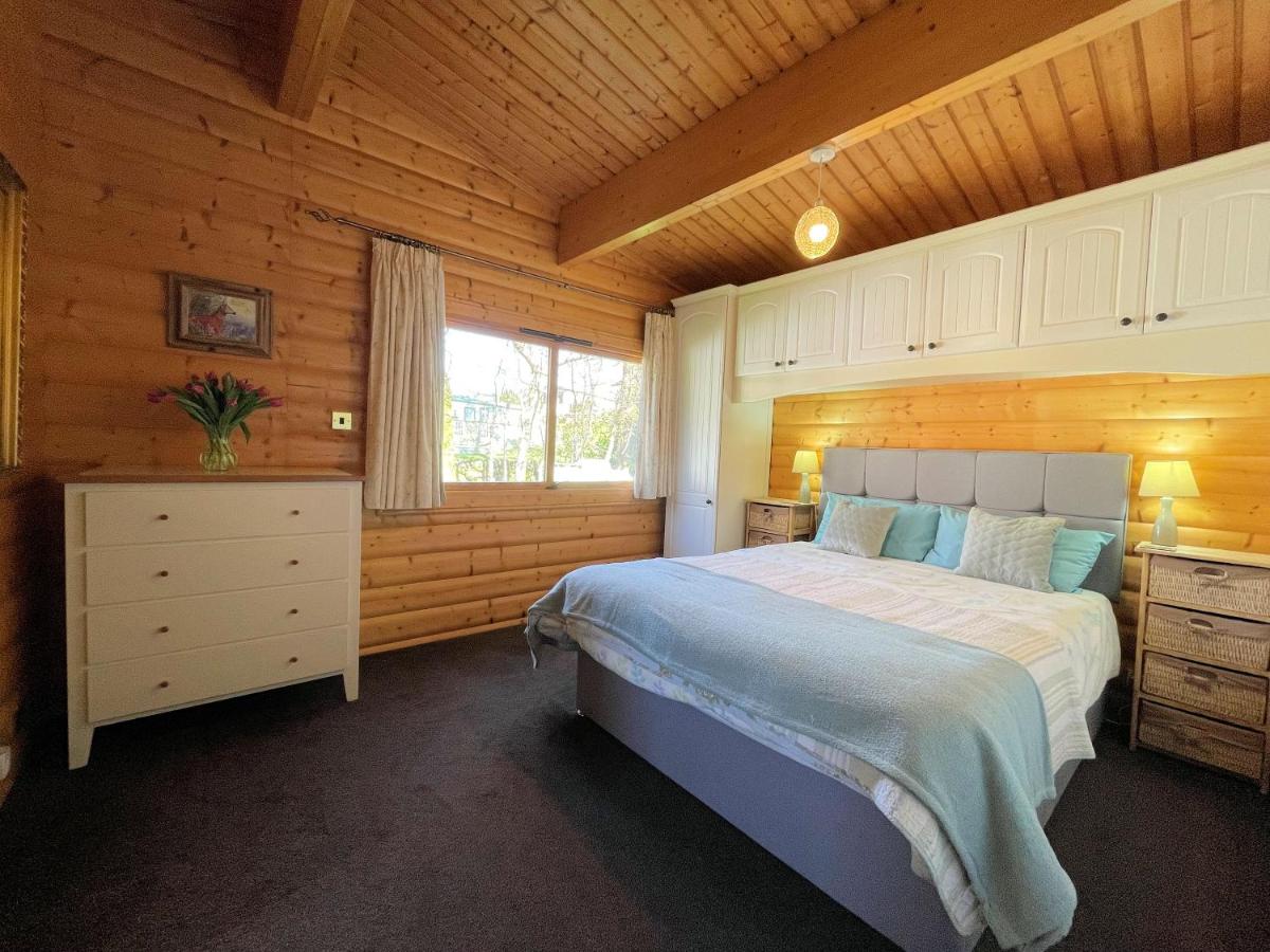Beautiful Norwegian Lodge in Kippford with Garden Pass the Keys - Housity