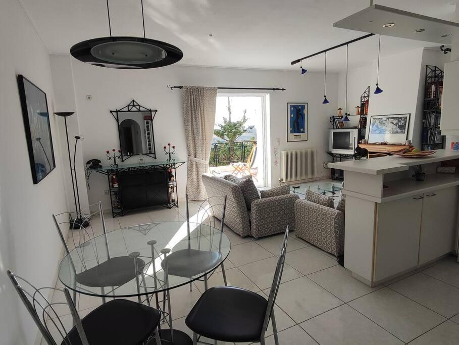 Suitetrails - Saronida Art Apartment