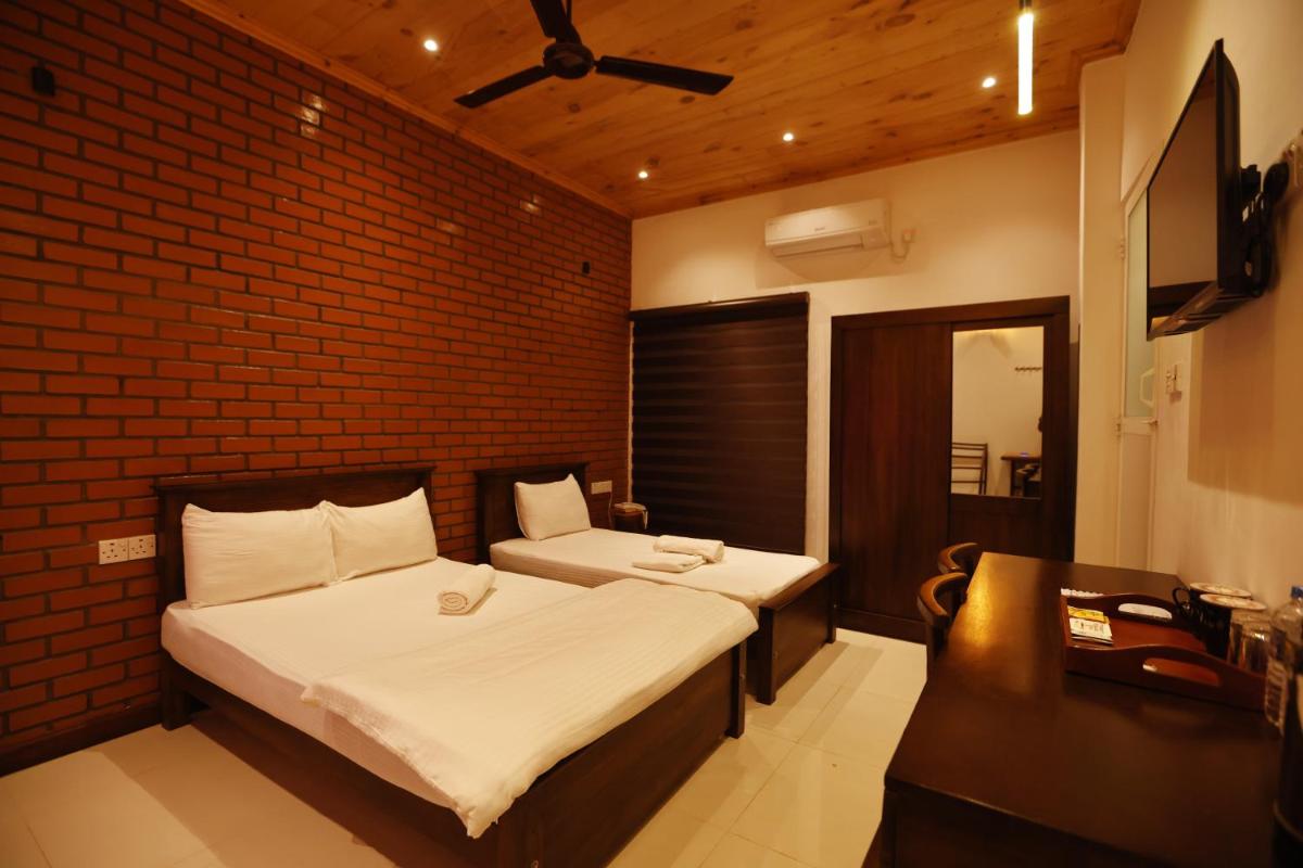 J Hotel - Housity
