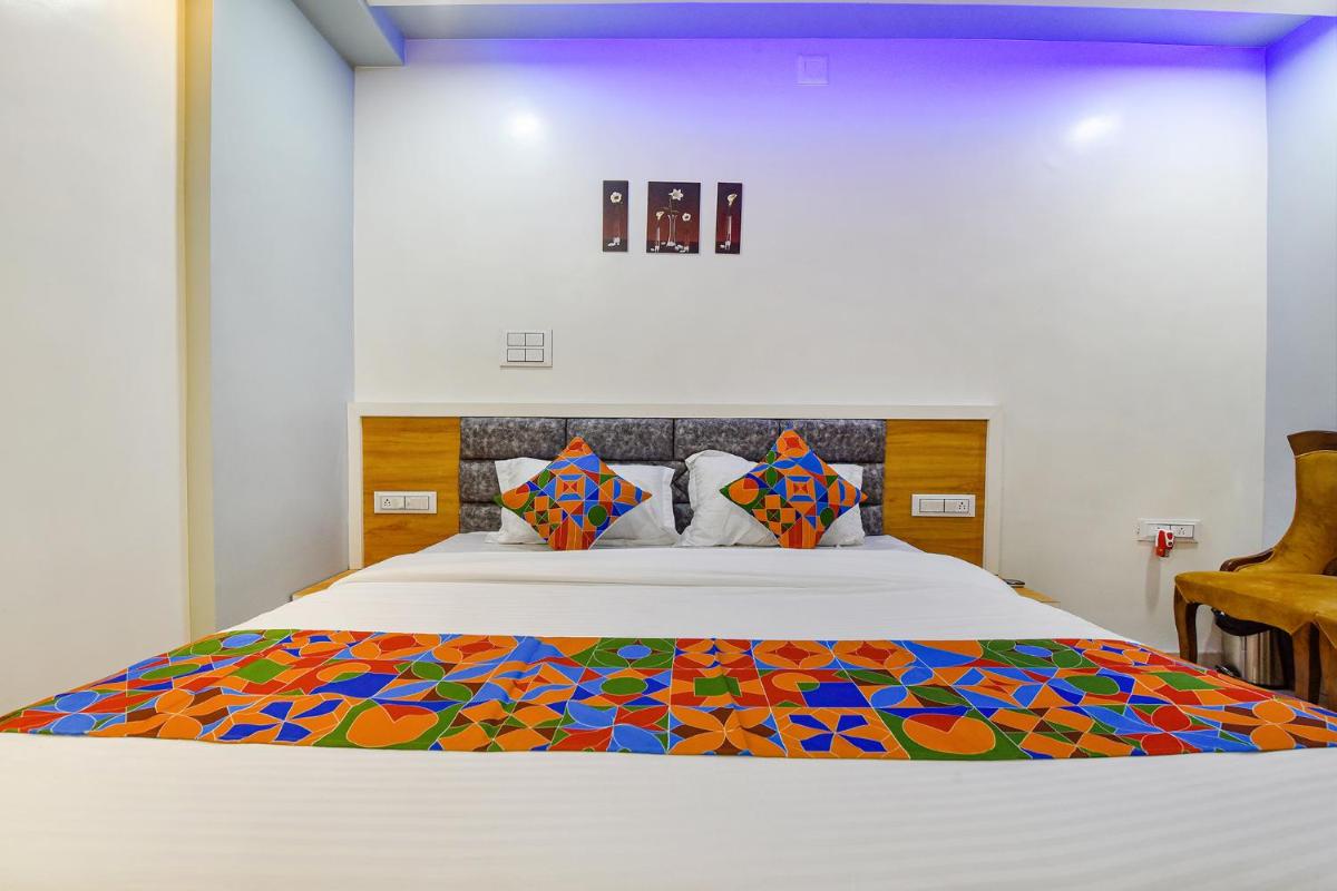 FabHotel Dev Palace - Housity