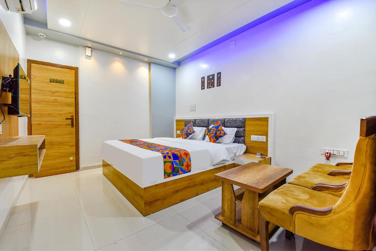 FabHotel Dev Palace - Housity