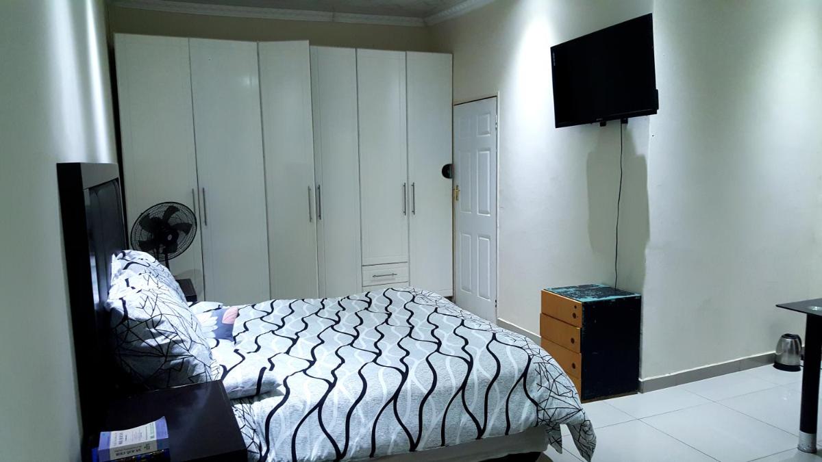 Zakhele BnB - Housity