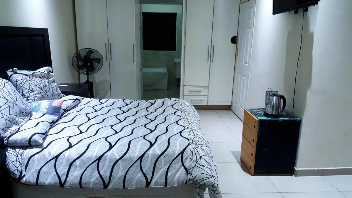 Zakhele BnB - Housity