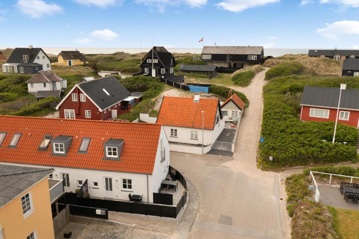 Beautiful two-storey, central holiday home - Damgrdsvej 15a - Housity
