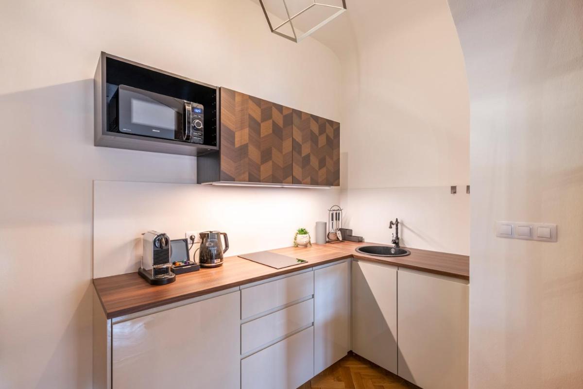 Suitetrails - Primavera - Castle view apartments