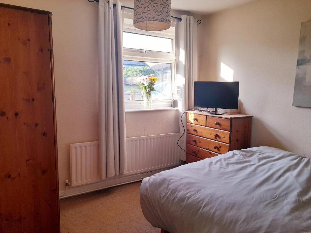 Spacious Bungalow - Housity