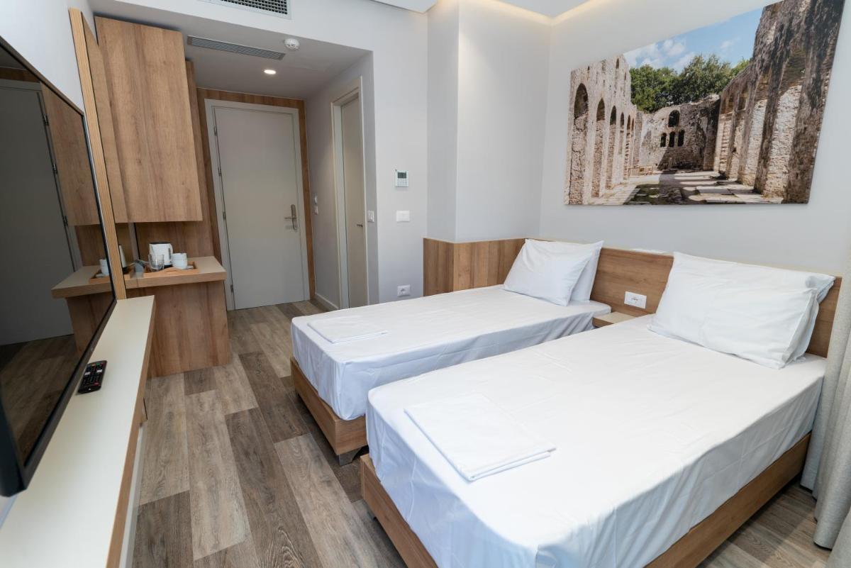 Suitetrails - Titania Hotel
