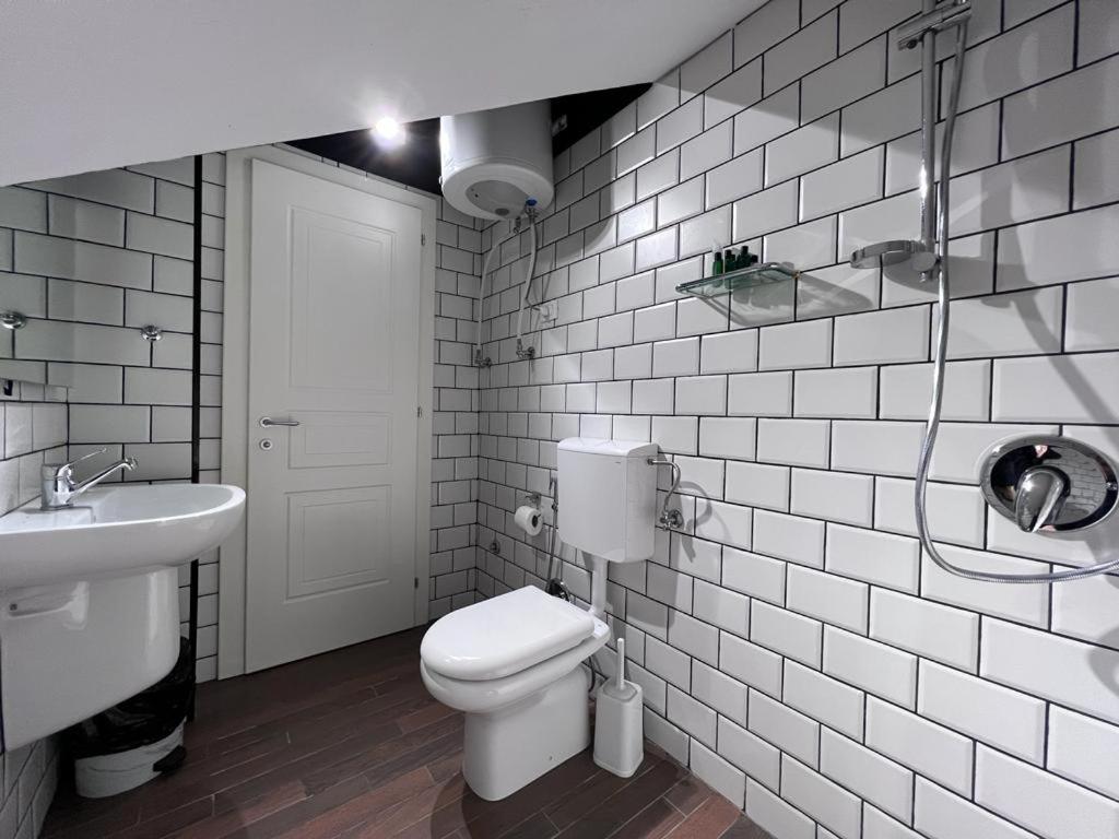 Bobi Hostel - Housity