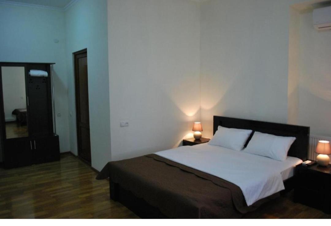 Guest House Dedoplisa - Housity