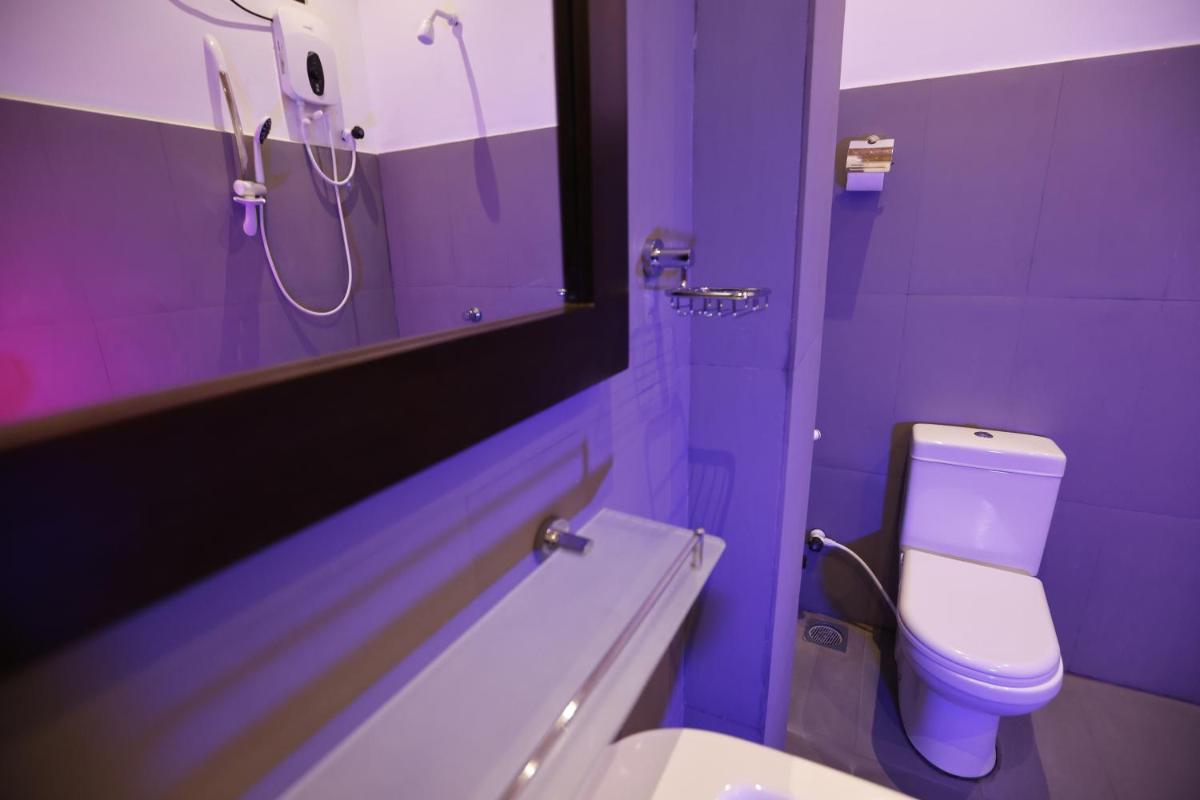 J Hotel - Housity