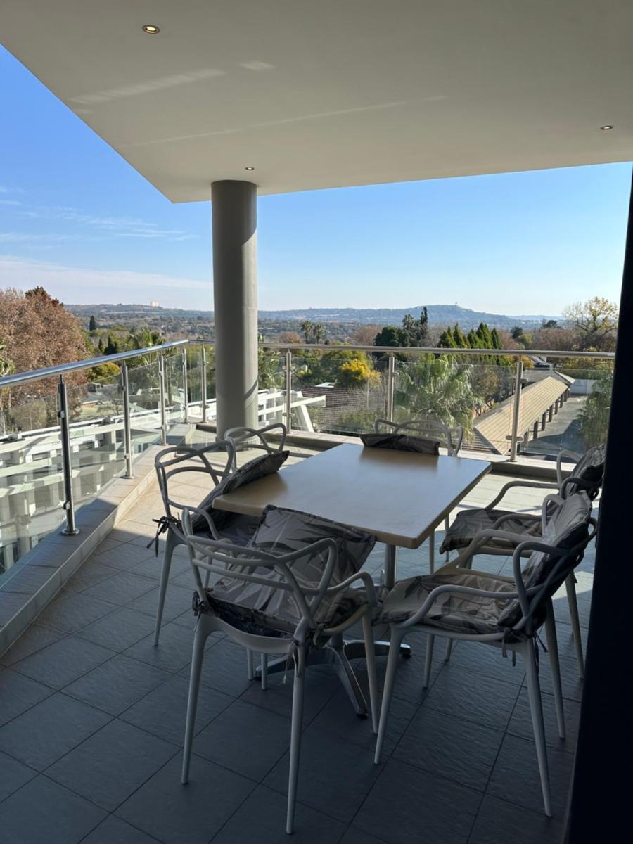 Suitetrails - The Apex on Smuts Serviced Apartments
