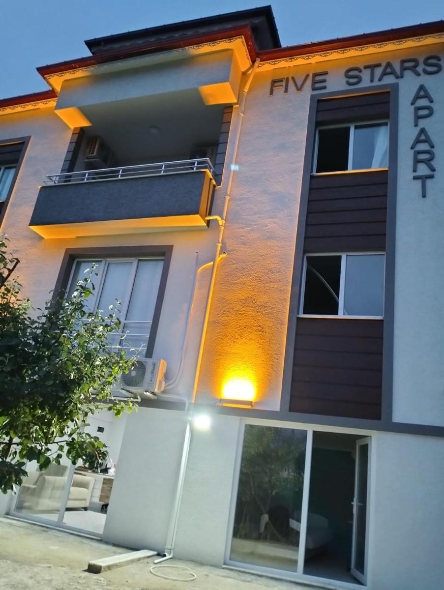 Five Stars Apart - Housity