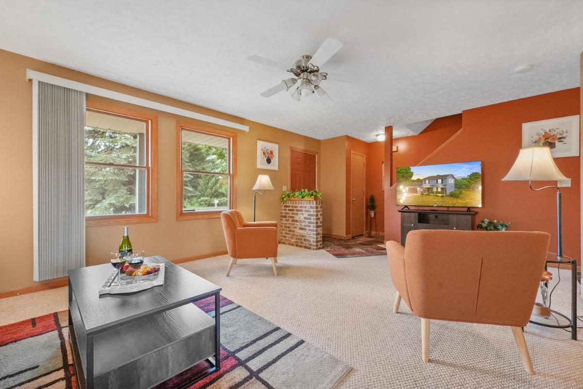 Suitetrails - LONG LAKE RETREAT- Hot tub, Pool table, Firepit