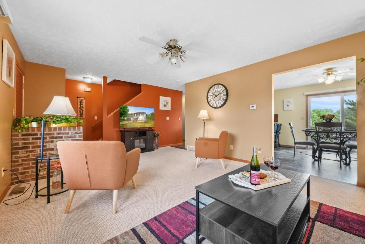 Suitetrails - LONG LAKE RETREAT- Hot tub, Pool table, Firepit