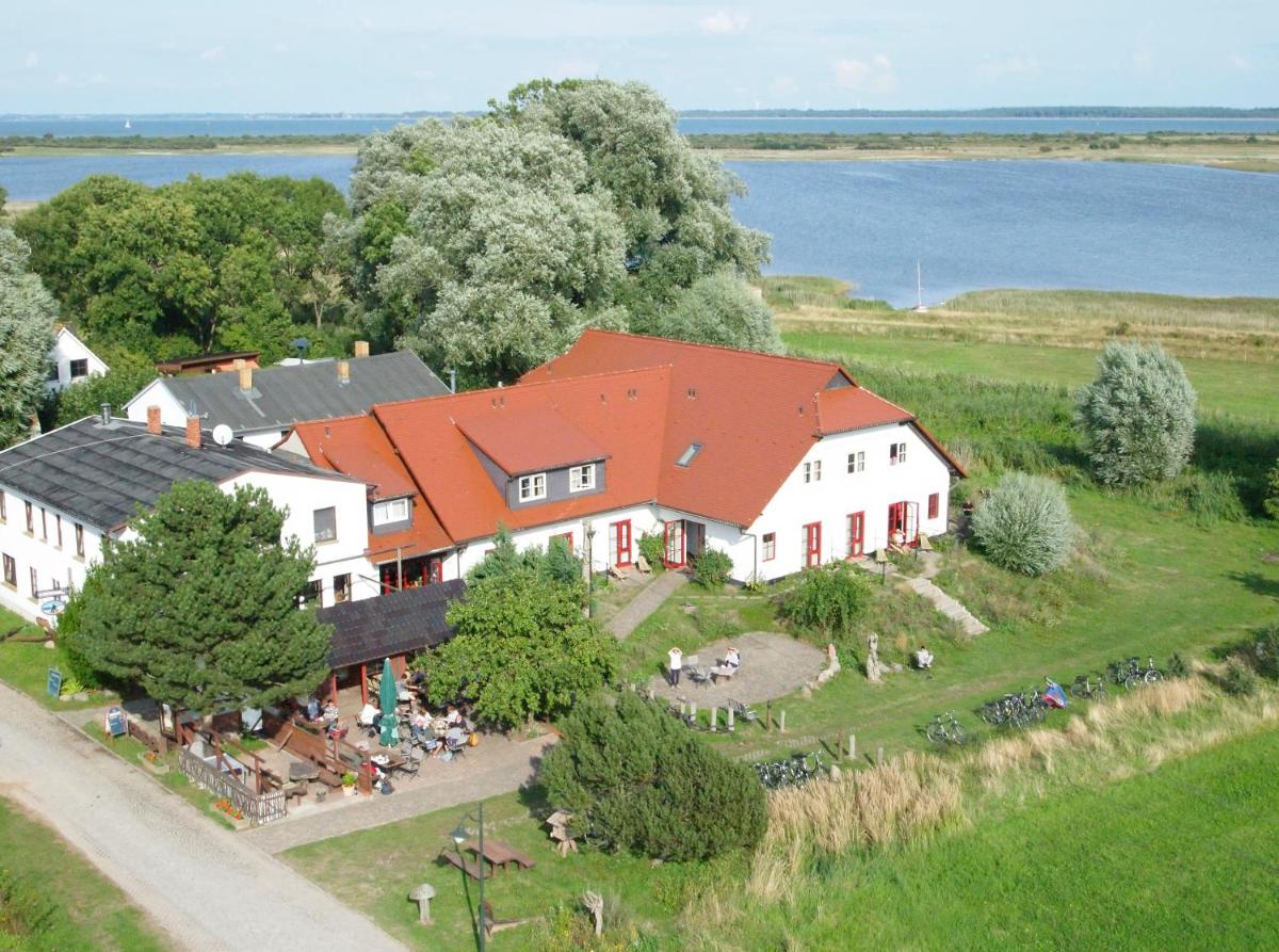 Hotel Enddorn Hiddensee - Housity