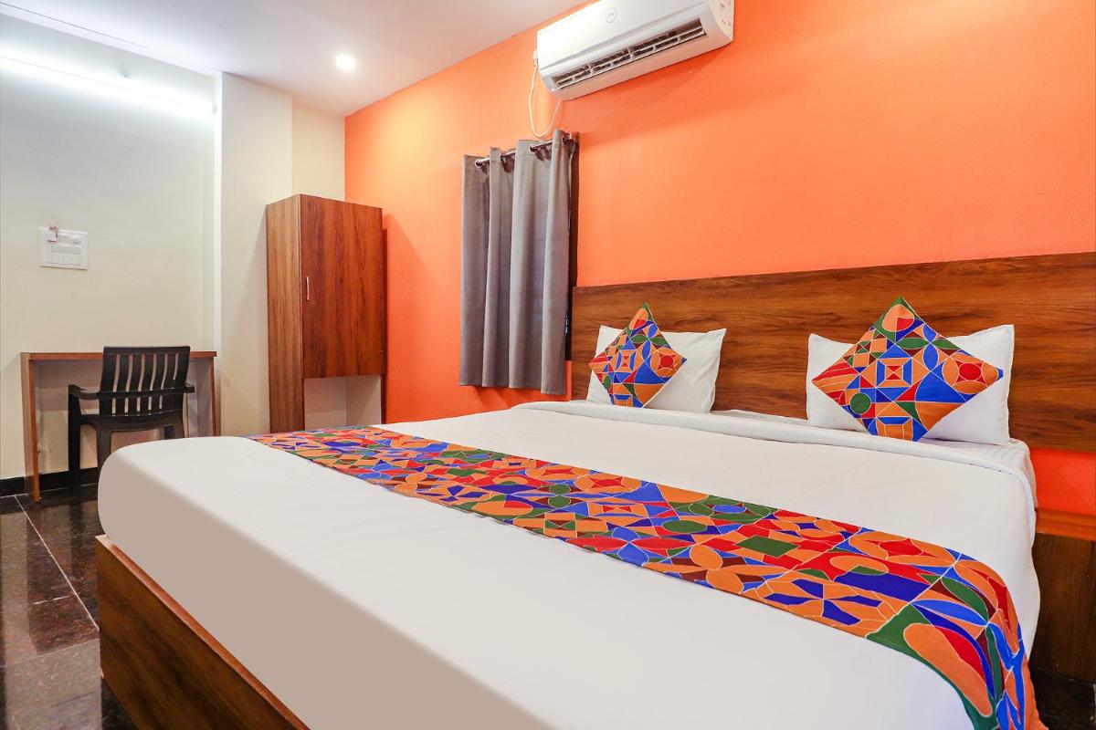 FabExpress Simra Relax Inn - Housity