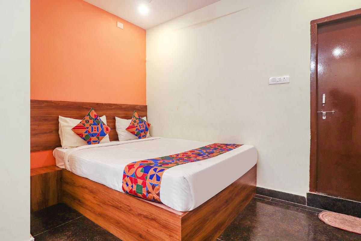 FabExpress Simra Relax Inn - Housity