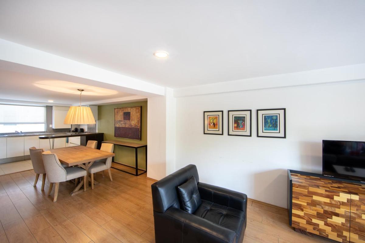 Suitetrails - AO 301 - Classy Accents & Private Balcony in La Condesa