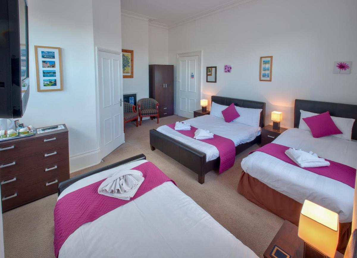 Lyndhurst House - Housity