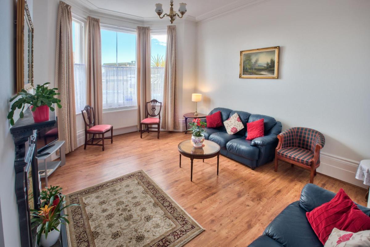 Lyndhurst House - Housity