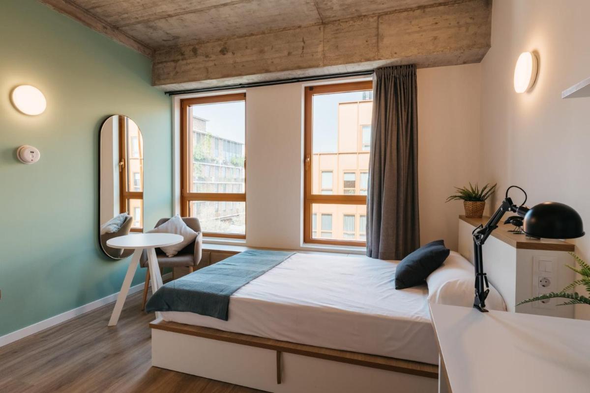 For Students Studying in Barcelona Only - Stunning Spacious Studios and Private Rooms at Pallars Student Accommodation - Housity