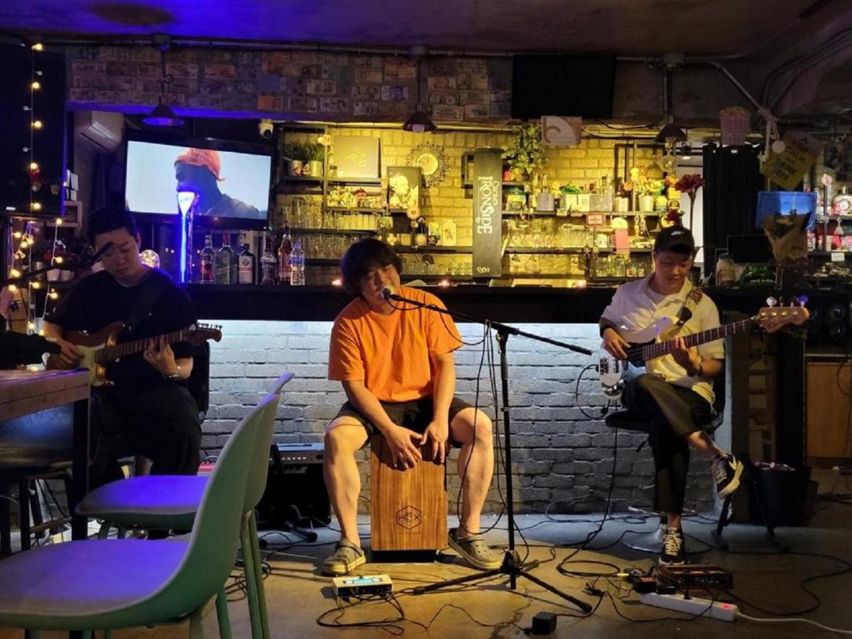 Suitetrails - INNO Hostel & Pub Lounge Hongdae