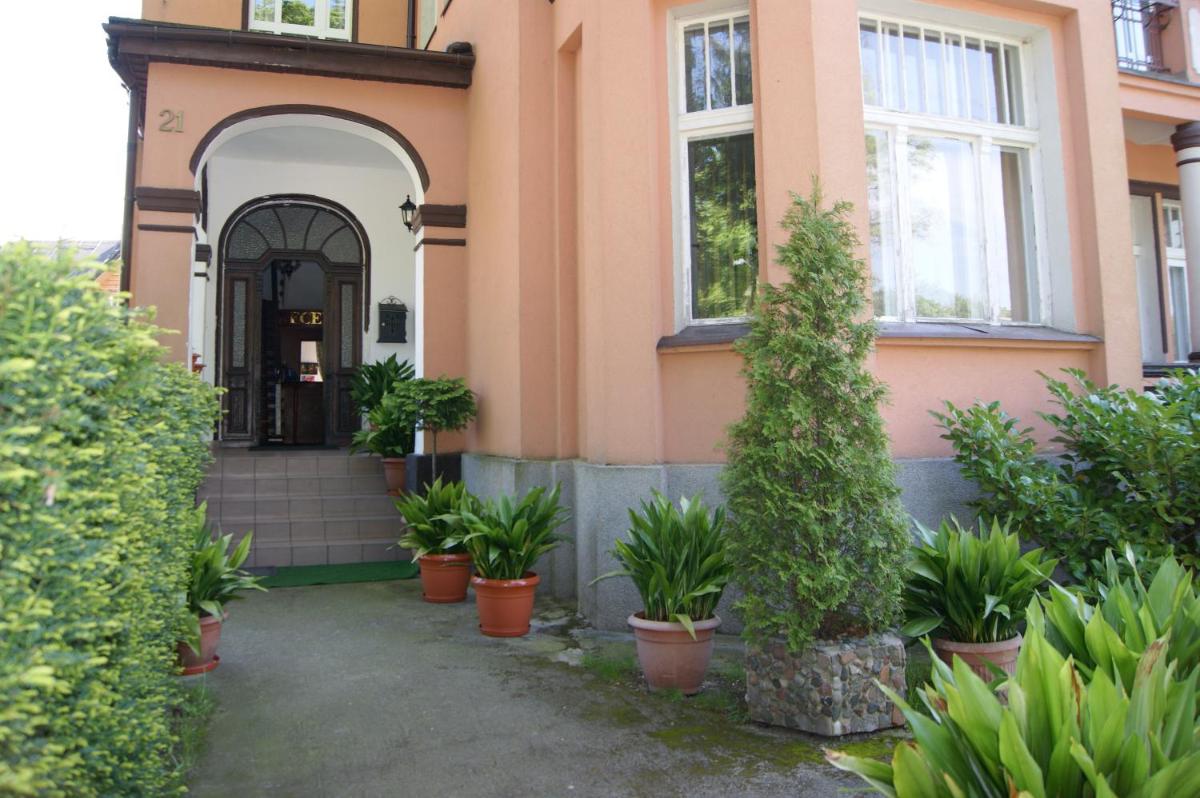 Pałacyk Srebrna Fala - Housity