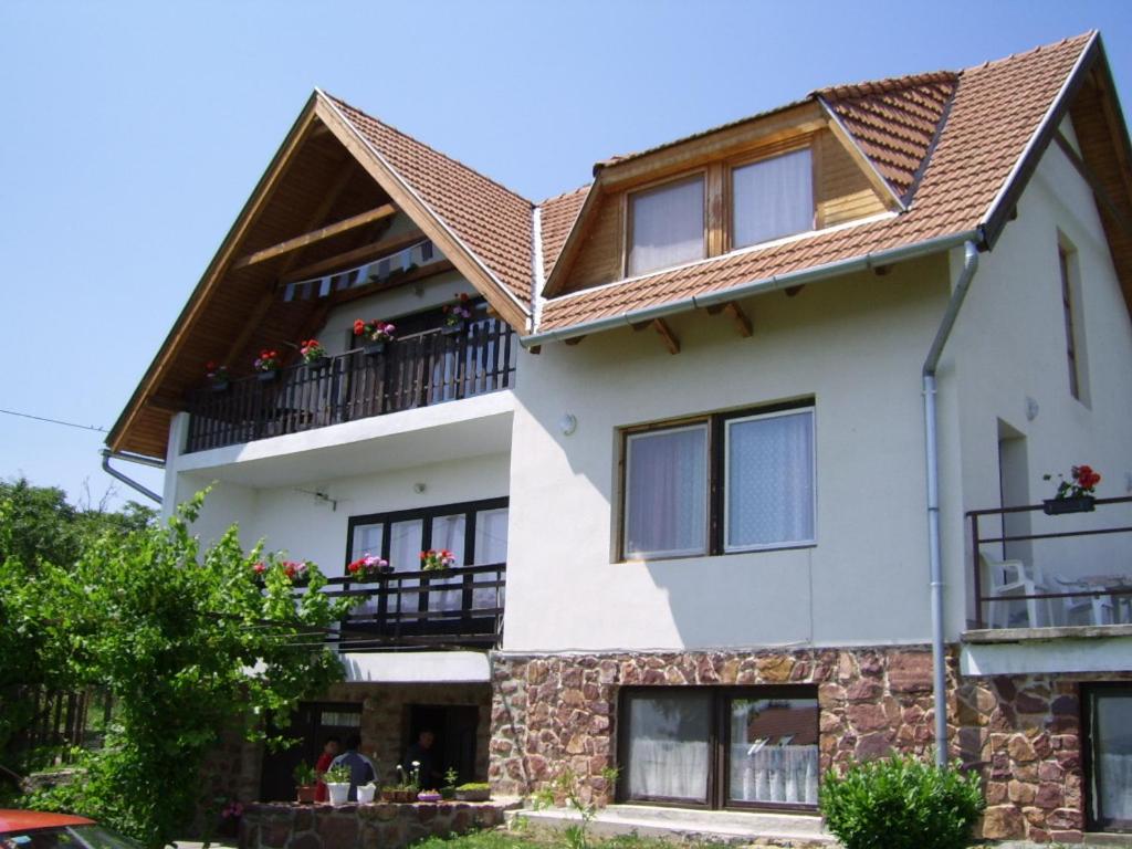 Suitetrails - Kékturás-Tóra-Nyíló privát bérlemény