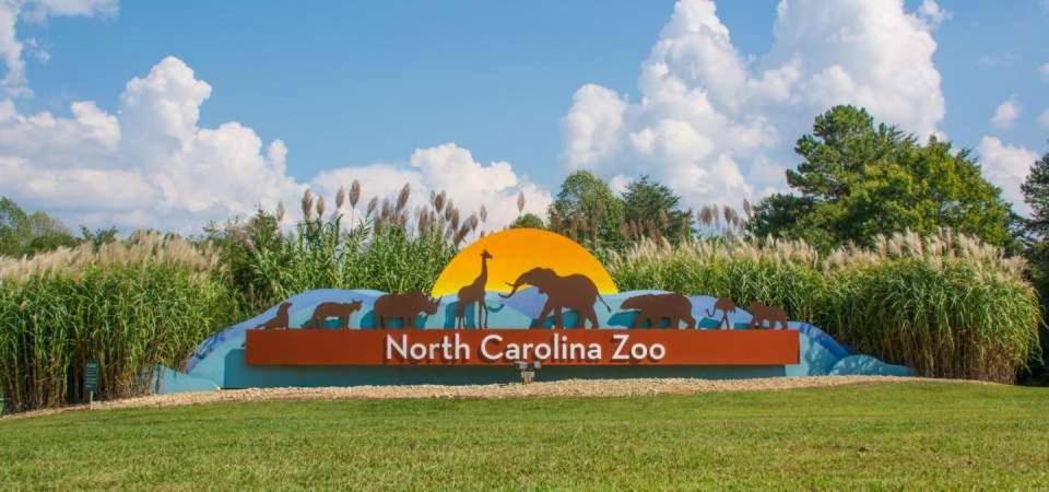 Econo Lodge Asheboro - Housity