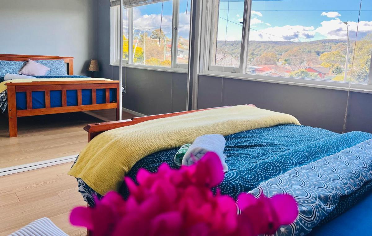 Suitetrails - Queen Room in share house of De Murray B&B in Centre Queanbeyan & Canberra airport