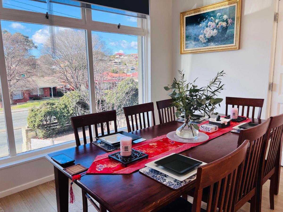 Suitetrails - Queen Room in share house of De Murray B&B in Centre Queanbeyan & Canberra airport