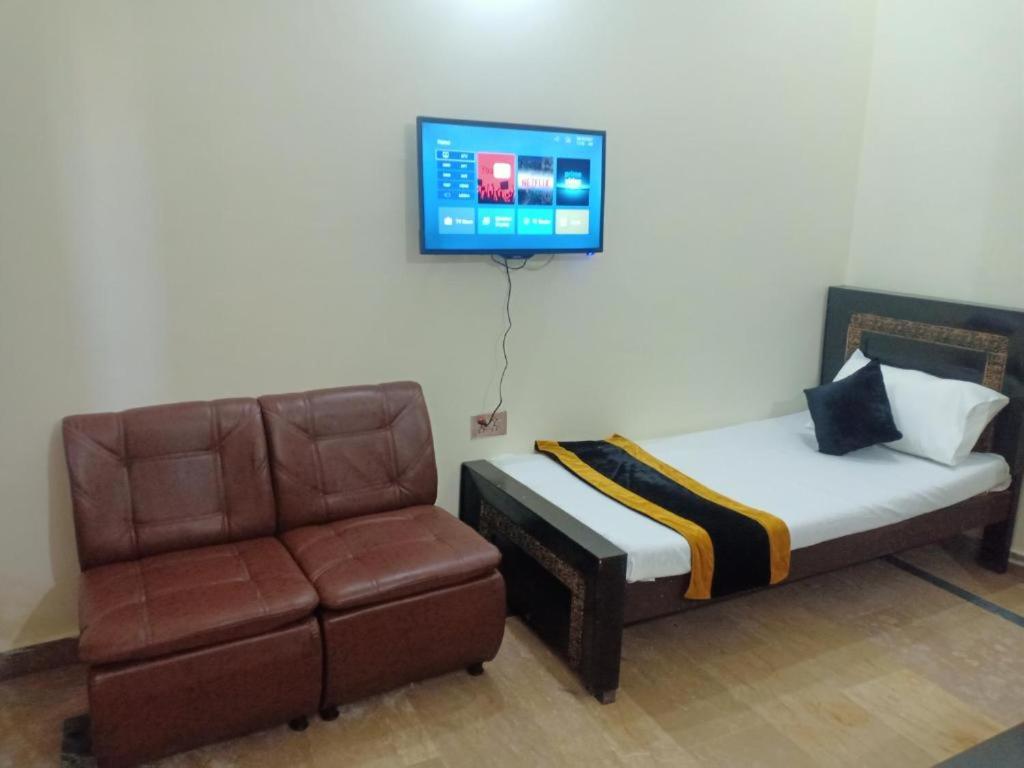 Hotel Second Home Lahore - Housity