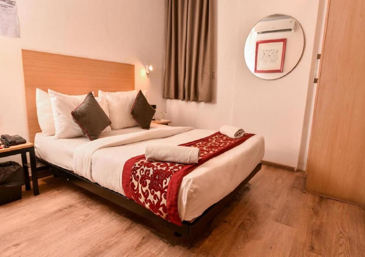 Hotel Diamond Tree at Pitampura "Couple Friendly" - Housity