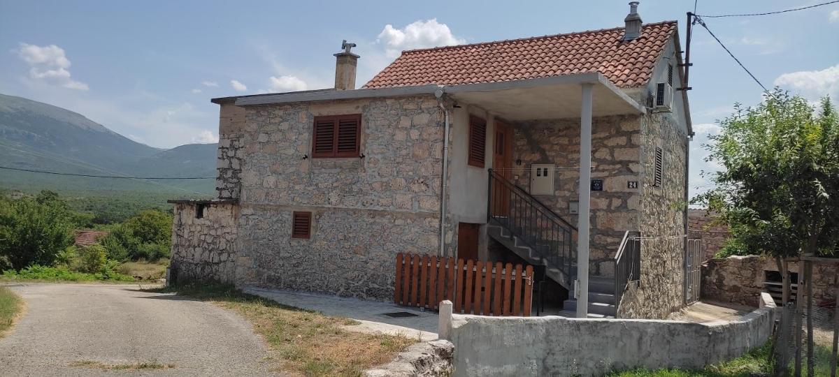 Country vacation house Vrlika - Jezevic - Housity