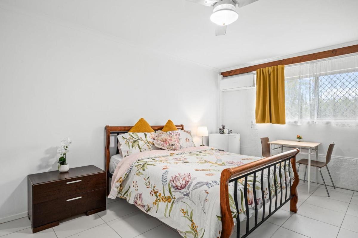 Suitetrails - The Peace Guest House - QLD Evergreen Unit 1 - Room 1
