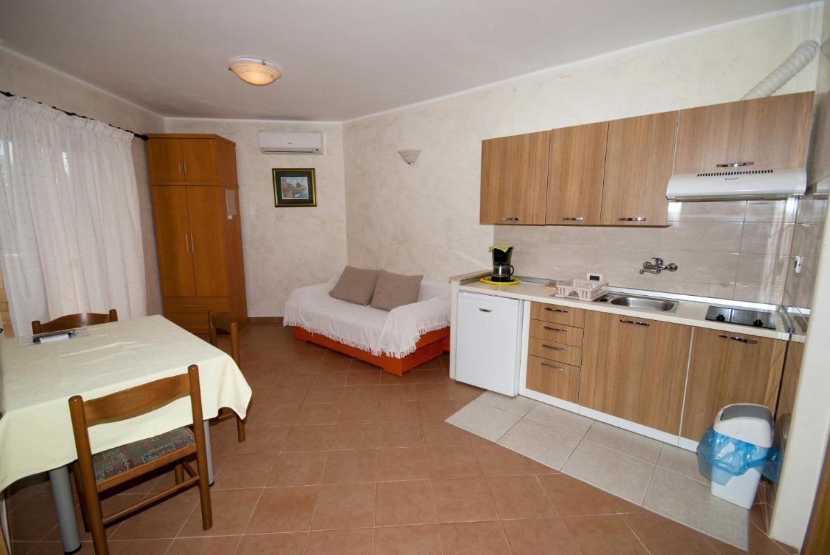 Guesthouse Villa Lena - Housity