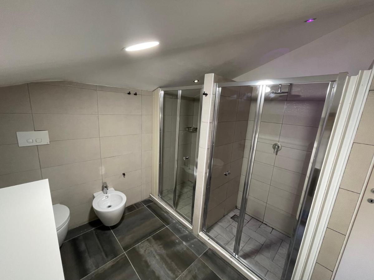 Suitetrails - Villa Lidia & Attico degli artisti , TV SKY , Barbecue , parcheggio privato, giardino ad uso esclusivo