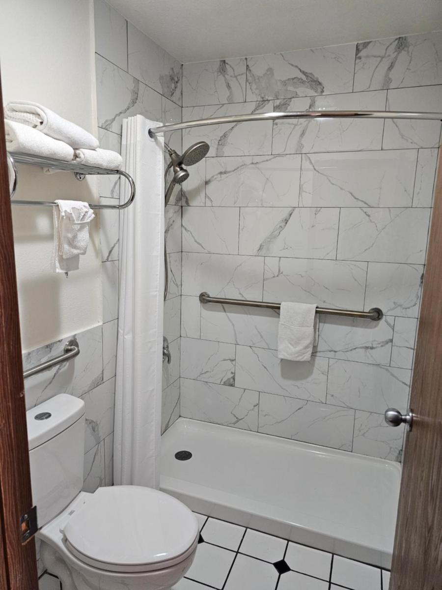 Rodeway Inn - Housity