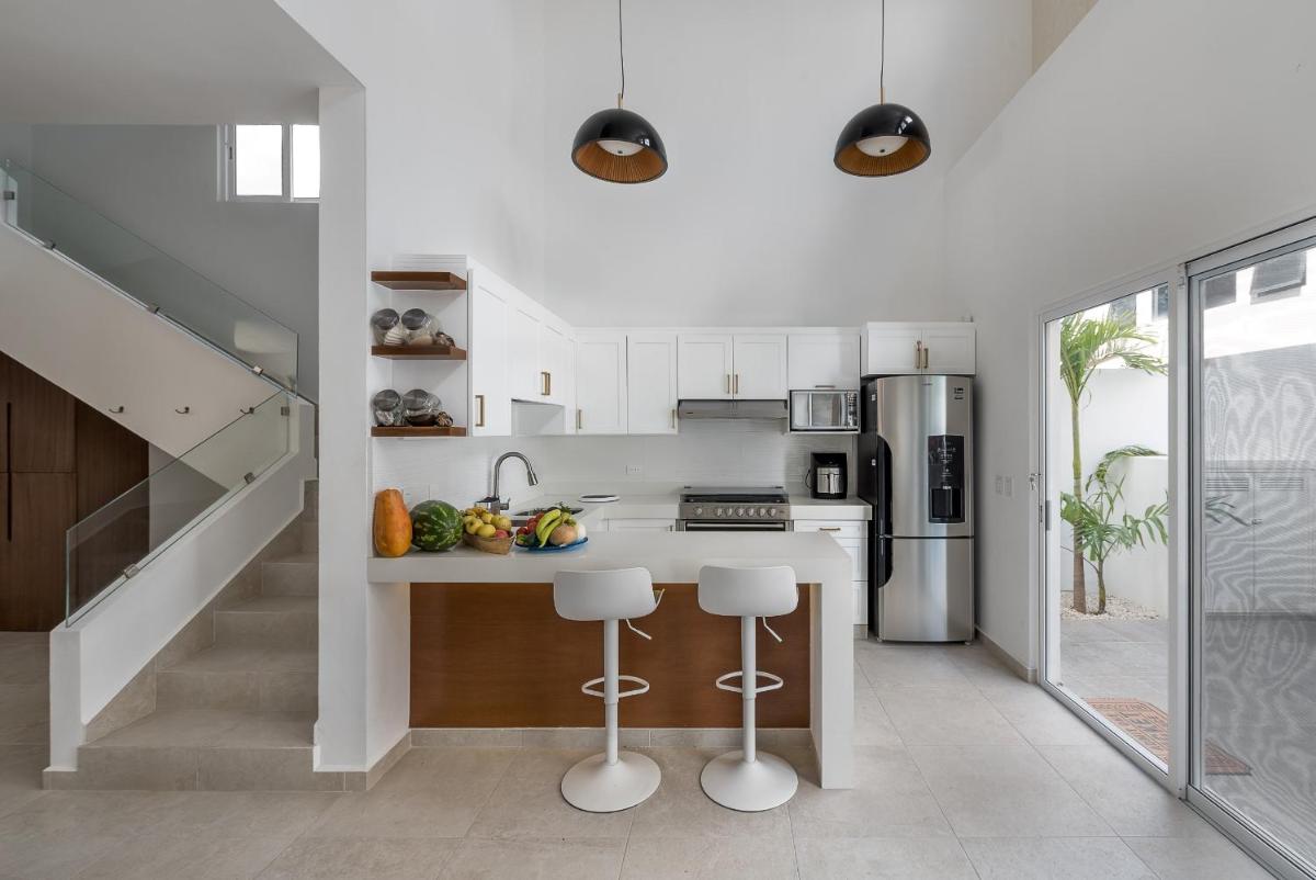 Suitetrails - Luxury Vacation 5 Bedroom Villa Your House in Playa del Carmen